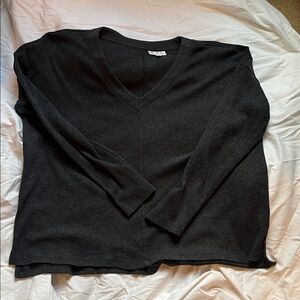 Women’s heathers Black V-Neck shirt